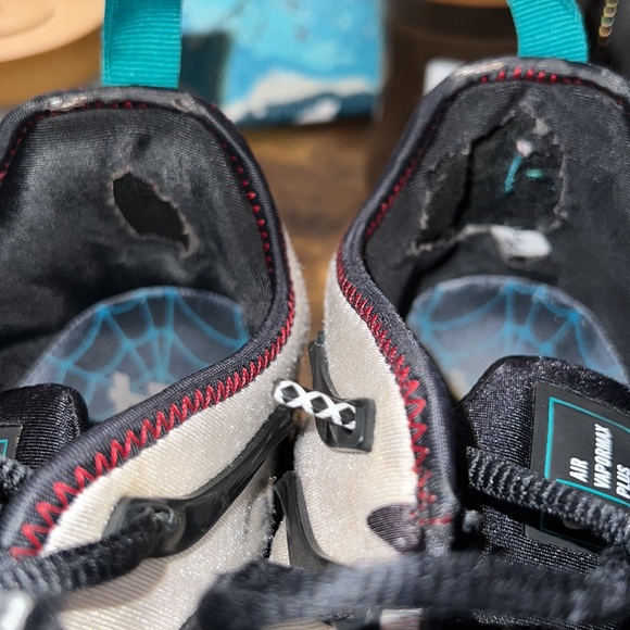 These shoes have been worn alot, but are very stylish shoes. - Picture 3 of 6